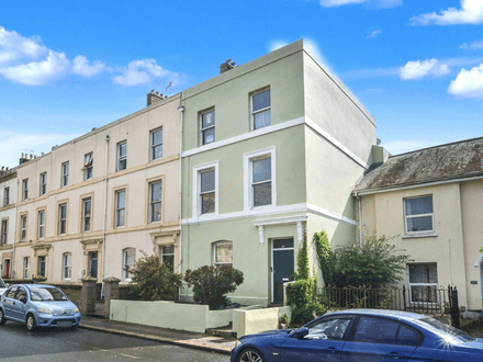 FOR SALE VIA BRADLEYS TRADITIONAL ONLINE AUCTION 11AM 15TH DECEMBER 2025.