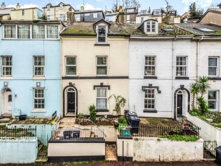 Spacious Two Bedroom Maisonette with Share of Freehold 