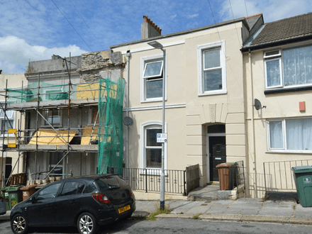 FOR SALE VIA BRADLEYS TRADITIONAL ONLINE AUCTION 11AM 23RD JULY 2025.