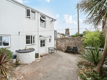 1 Bedroom Maisonette With Private Garden