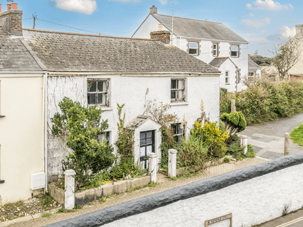 Three Bedroom End Terrace House 