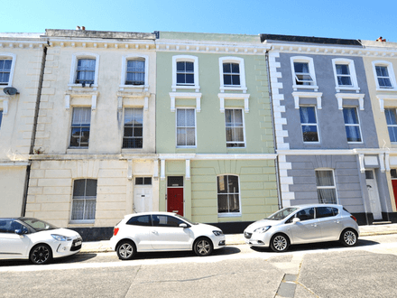 FOR SALE VIA BRADLEYS TRADITIONAL ONLINE AUCTION 11AM 24TH SEPTEMBER 2025.