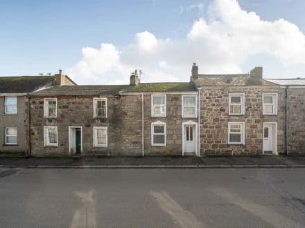 3 Bedroom Terraced Cottage Near Camborne Town Centre 
