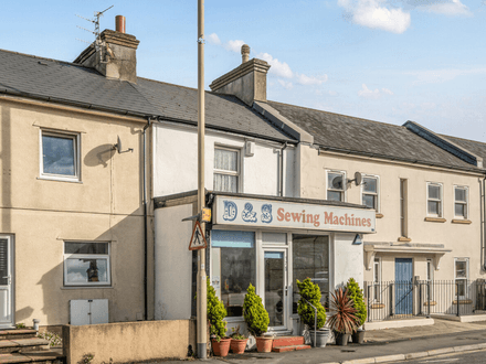  Queen Street, TQ12 2BS