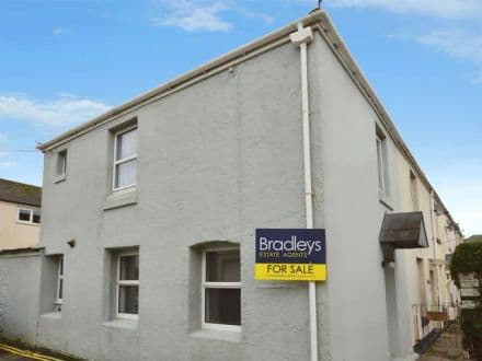 1 Bedroom Freehold Cottage with parking, within walking distance of Babbacombe Downs