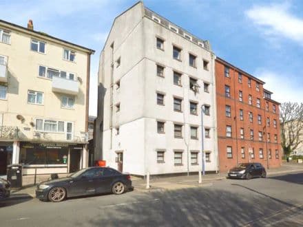 Flat 9, St Peters Court, 100 King Street, PL1 5JA